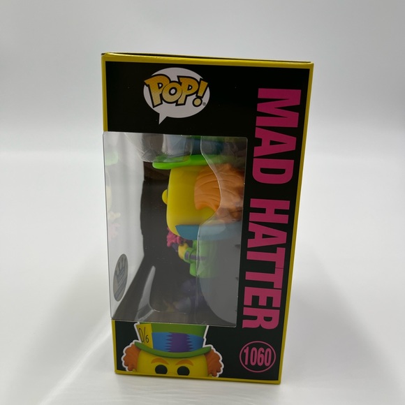 Alice in Wonderland Funko Shop Black Light POP Bundle Set + 4 Free Pop Protector - Picture 14 of 16